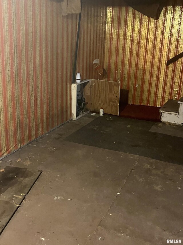 1109 S Michigan St, Davenport, IA 52802 - misc room featuring wallpapered walls