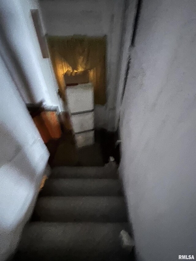 1109 S Michigan St, Davenport, IA 52802 - view of stairs