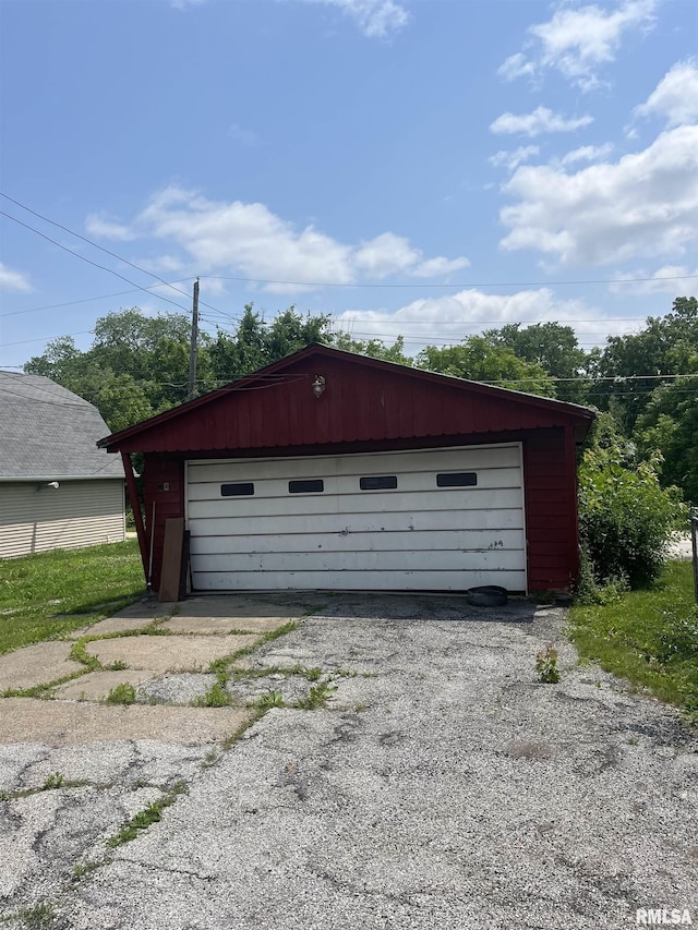 1109 S Michigan St, Davenport, IA 52802 - view of detached garage