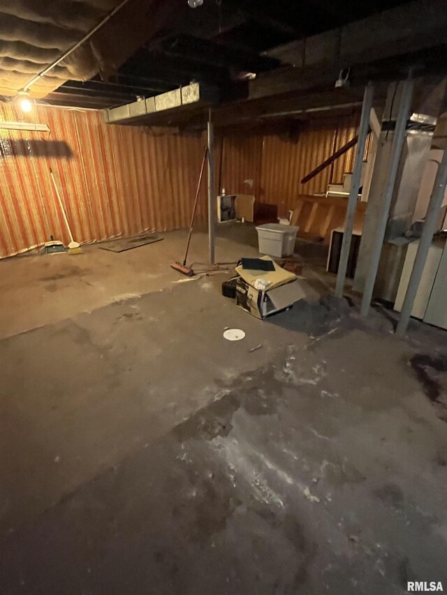 1109 S Michigan St, Davenport, IA 52802 - view of unfinished basement