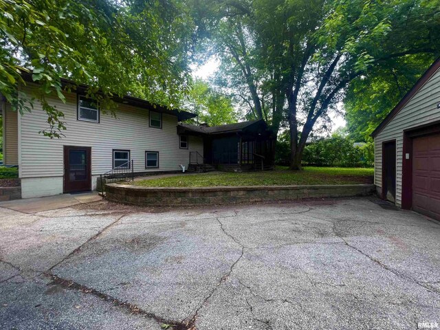 2412 W 3rd St, Coal Valley, IL 61240 - photo 5