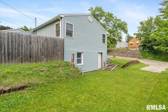 306 Myra Pl, Clinton, IA 52732 - view of side of property