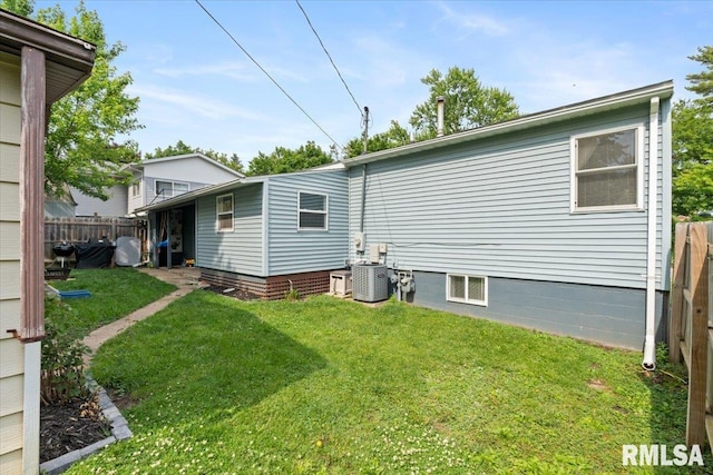 306 Myra Pl, Clinton, IA 52732 - back of property featuring cooling unit