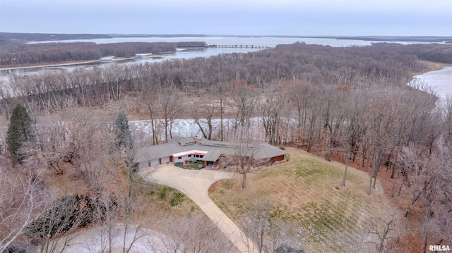 7 Sharon Ln, Fulton, IL 61252 - aerial view of property and surrounding area featuring a large body of water and a heavily wooded area