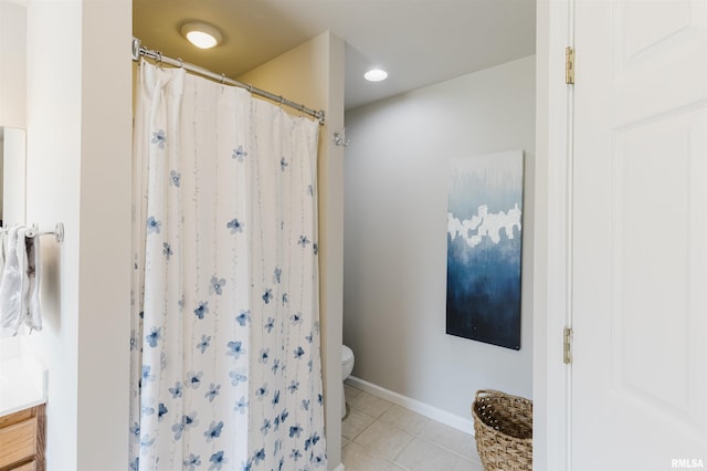 1710 Broeking Rd, Marion, IL 62959 - full bath featuring toilet, tile patterned floors, vanity, baseboards, and a shower with shower curtain