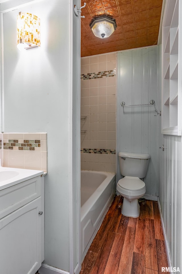 1032 Kirkwood Blvd, Davenport, IA 52803 - bathroom featuring wood finished floors, vanity, and decorative backsplash