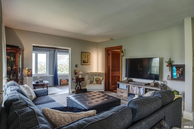 115 4th St, Fulton, IL 61252 - carpeted living room with baseboards