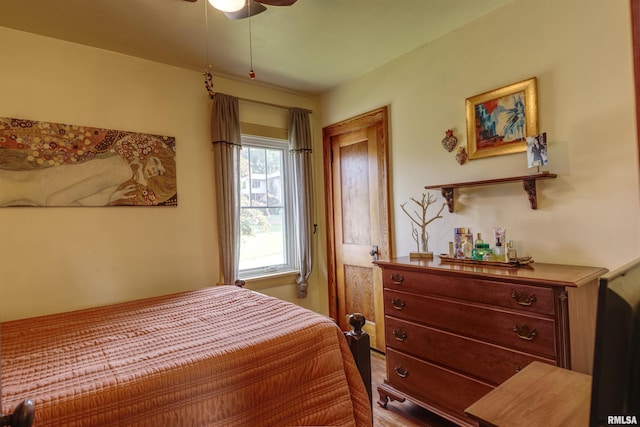 115 4th St, Fulton, IL 61252 - bedroom featuring ceiling fan