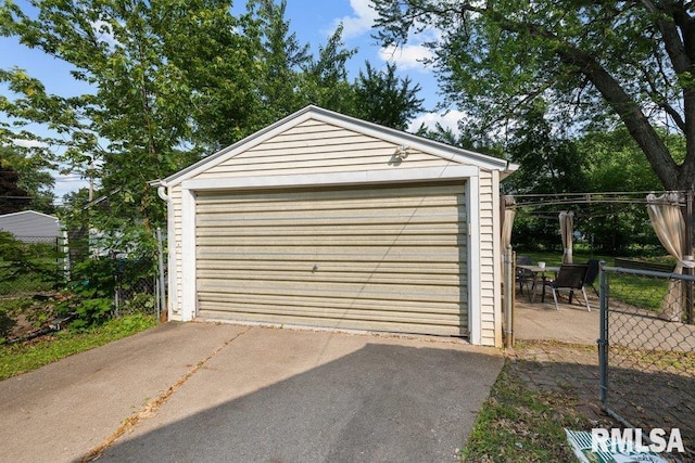 1623 Alcoa Ave, Bettendorf, IA 52722 - detached garage featuring driveway