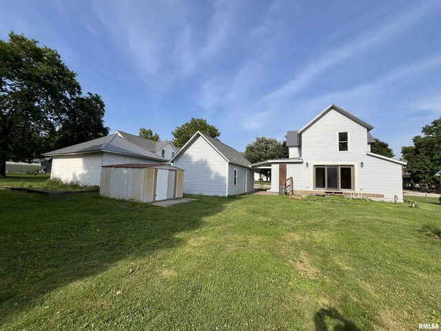 212 S E St, Cambridge, IL 61238 - back of property with a storage shed and a lawn