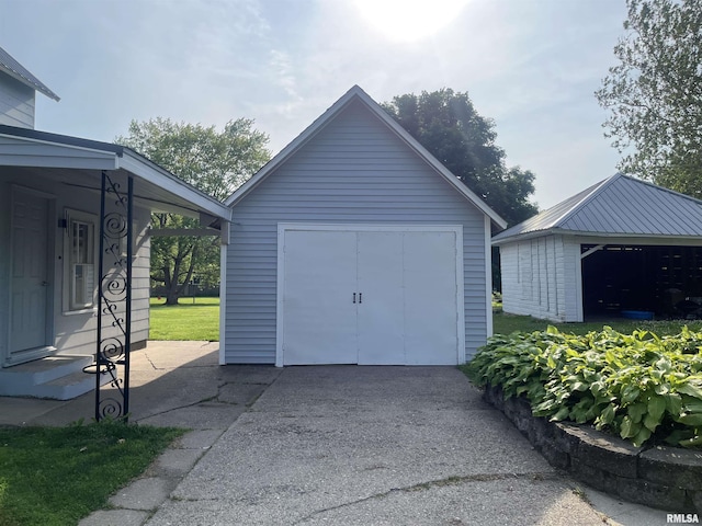 212 S E St, Cambridge, IL 61238 - detached garage featuring concrete driveway