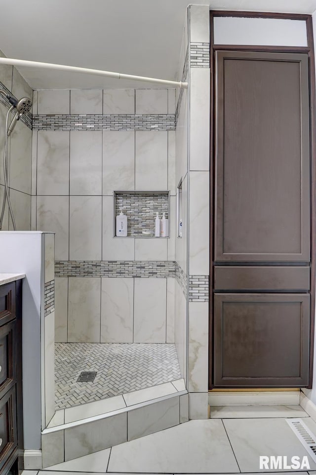 2410 Barker St, Clinton, IA 52732 - bathroom featuring a shower stall