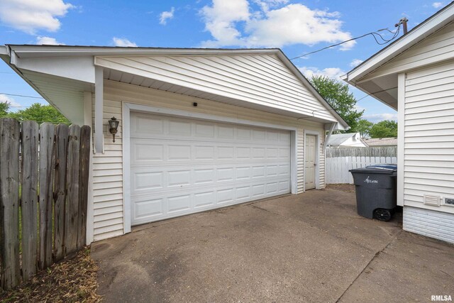 409 W 30th Ave, Milan, IL 61264 - view of detached garage