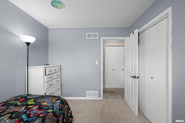 404 34th Ave, East Moline, IL 61244 - bedroom featuring carpet flooring and a closet