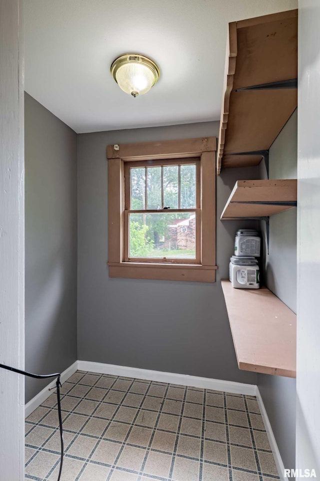 614 S Calumet St, Marion, IL 62959 - unfurnished dining area with baseboards