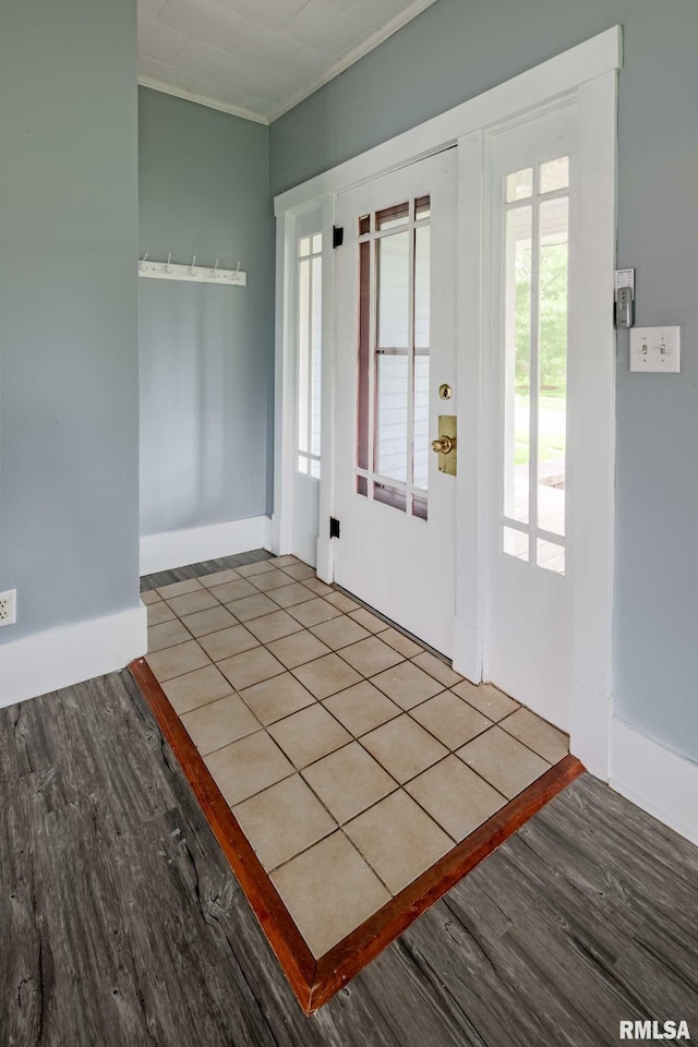 614 S Calumet St, Marion, IL 62959 - foyer with crown molding and wood finished floors