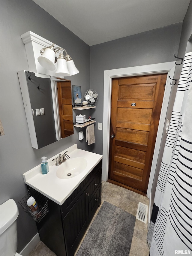 610 NW 6th St, Aledo, IL 61231 - bathroom featuring vanity and curtained shower