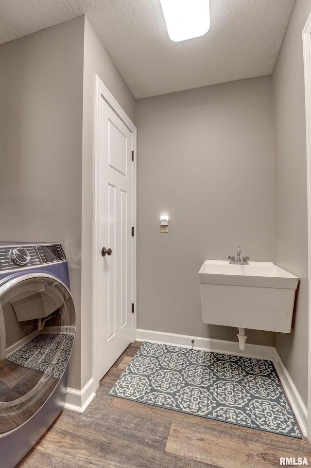 101 Prairie View Ct, Clinton, IA 52732 - washroom featuring washer / clothes dryer and a textured ceiling