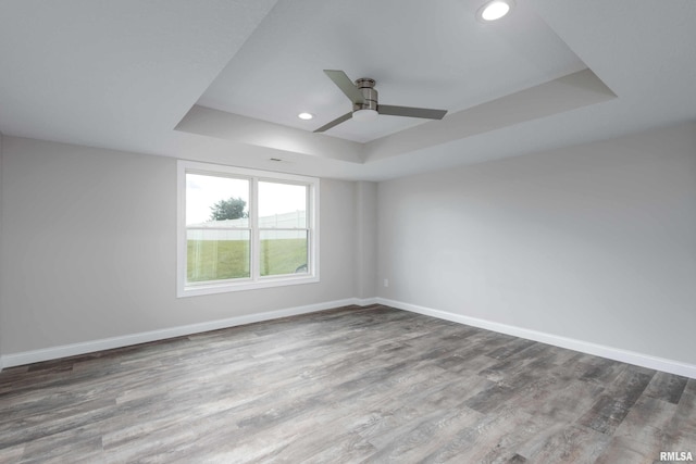 5541 Pigeon Creek Rd, Bettendorf, IA 52722 - unfurnished room with a raised ceiling, a ceiling fan, wood finished floors, and recessed lighting