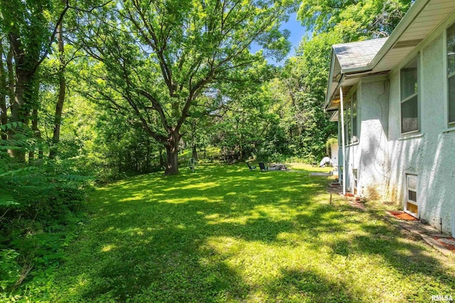 3123 Commodore St, Davenport, IA 52802 - view of grassy yard