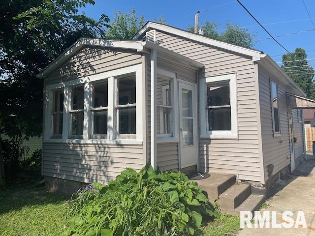 420 15th St, Silvis, IL 61282 - photo 16