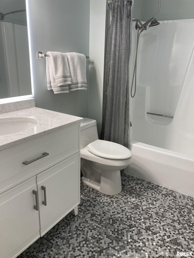 1862 53rd St, Moline, IL 61265 - bathroom with vanity and shower / bath combo