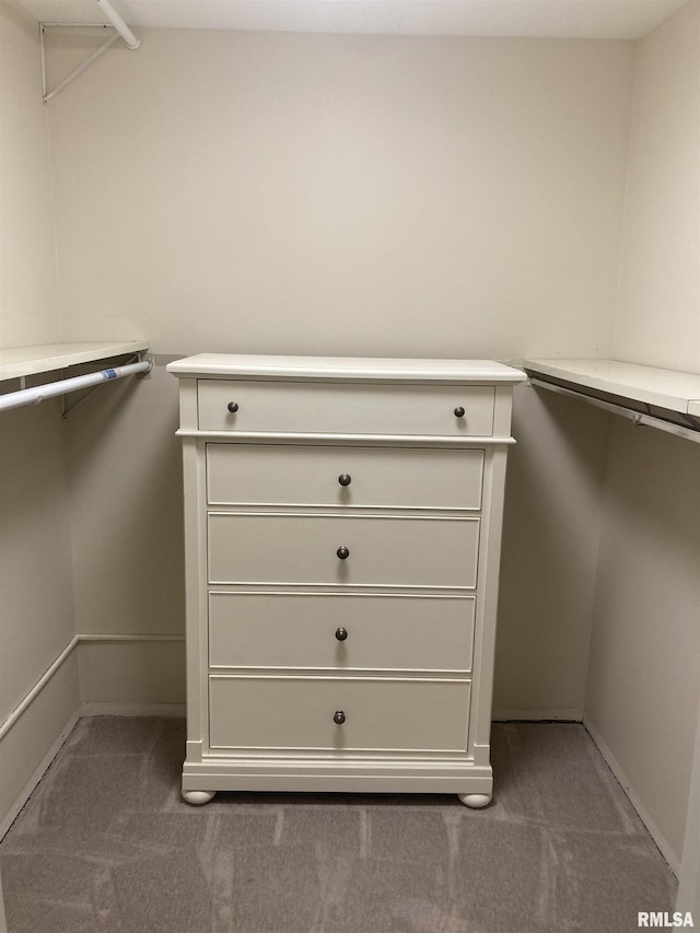 1862 53rd St, Moline, IL 61265 - spacious closet featuring carpet flooring