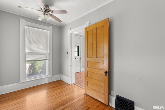 117 W 14th St, Davenport, IA 52803 - unfurnished room with light wood-style floors, a ceiling fan, and ornamental molding