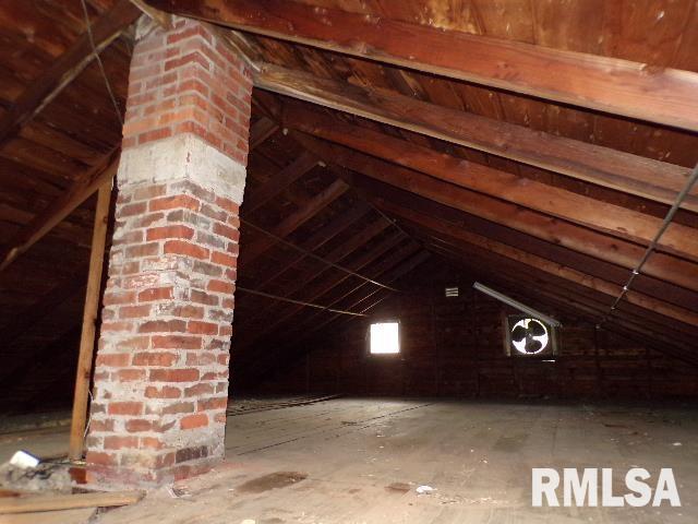 1010 S Ohio Ave, Davenport, IA 52802 - photo 15