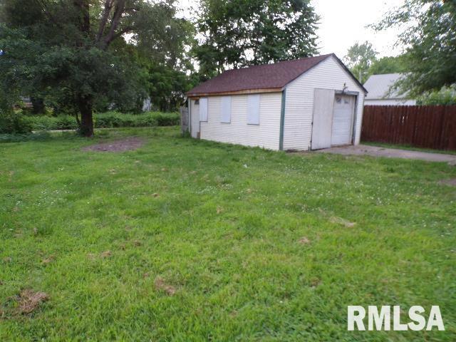 1010 S Ohio Ave, Davenport, IA 52802 - photo 3