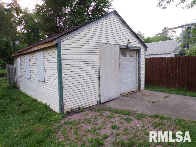 1010 S Ohio Ave, Davenport, IA 52802 - photo 4