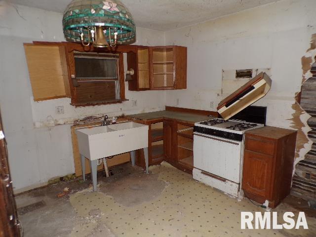 1010 S Ohio Ave, Davenport, IA 52802 - photo 7
