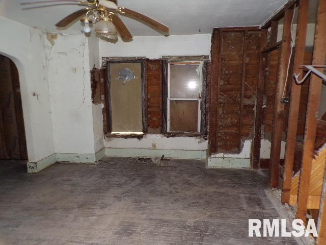 1010 S Ohio Ave, Davenport, IA 52802 - photo 9