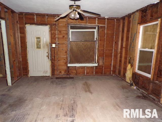 1010 S Ohio Ave, Davenport, IA 52802 - photo 10