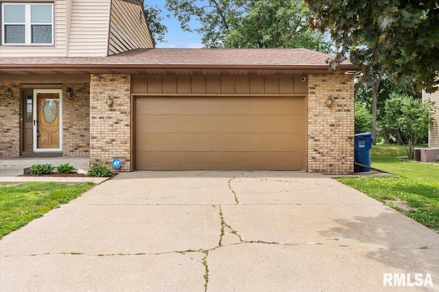 3611 75th St, Moline, IL 61265 - garage featuring driveway