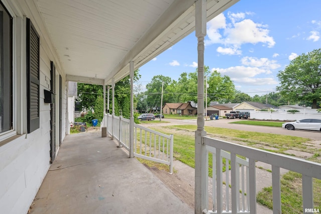 320 16th Ave N, Clinton, IA 52732 - covered porch featuring a residential view