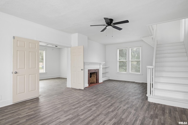 320 16th Ave N, Clinton, IA 52732 - unfurnished living room featuring wood finished floors, plenty of natural light, ceiling fan, and a textured ceiling