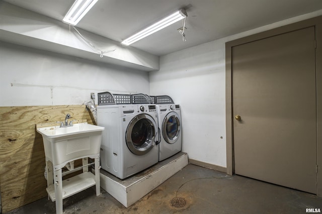 828 10th Ave, Fulton, IL 61252 - laundry room with washing machine and clothes dryer