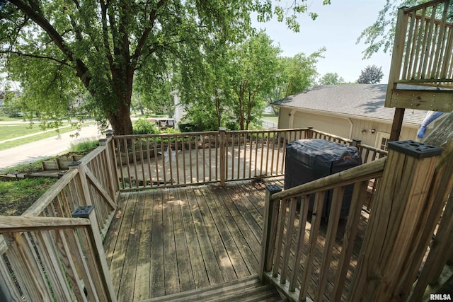 828 10th Ave, Fulton, IL 61252 - view of wooden terrace