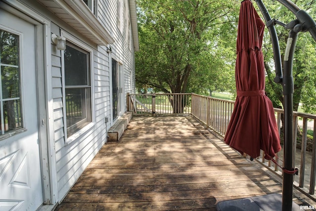828 10th Ave, Fulton, IL 61252 - view of wooden deck