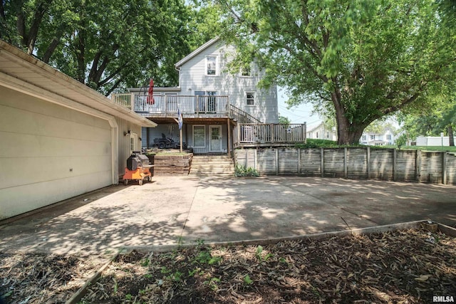 828 10th Ave, Fulton, IL 61252 - back of property featuring a wooden deck