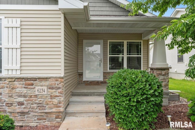 6234 Mississippi Ave, Davenport, IA 52807 - entrance to property with stone siding