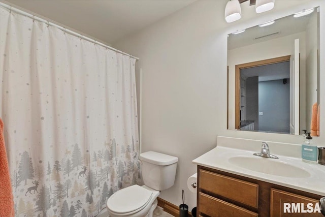 6234 Mississippi Ave, Davenport, IA 52807 - full bath featuring vanity and a shower with curtain