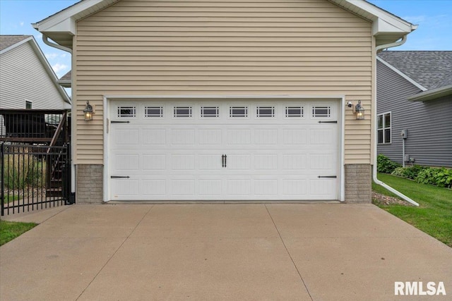 6234 Mississippi Ave, Davenport, IA 52807 - garage with concrete driveway