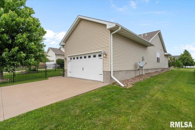 6234 Mississippi Ave, Davenport, IA 52807 - view of home's exterior featuring concrete driveway