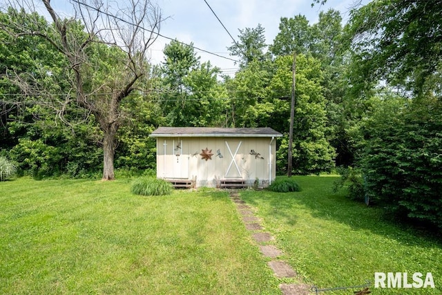 705 S Hadfield St, Marion, IL 62959 - view of green lawn with a shed