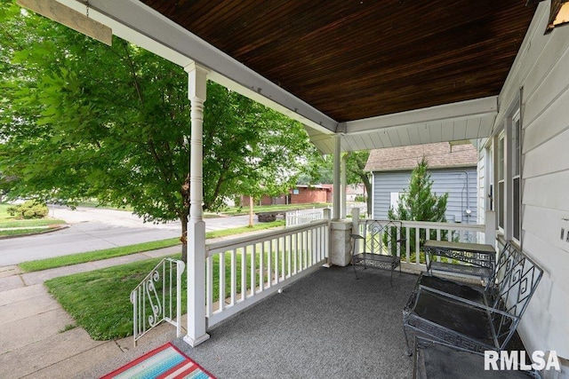 2531 5th St, Moline, IL 61265 - view of porch