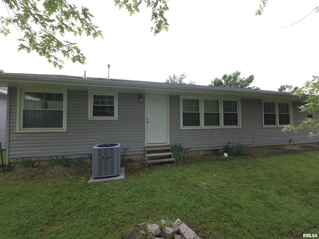 1401 Glopen Rd, Carbondale, IL 62901 - view of front of property with entry steps and a front yard