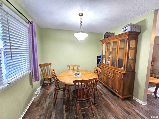 315 Colony Dr, Davenport, IA 52806 - dining room featuring a textured ceiling and dark wood-style floors