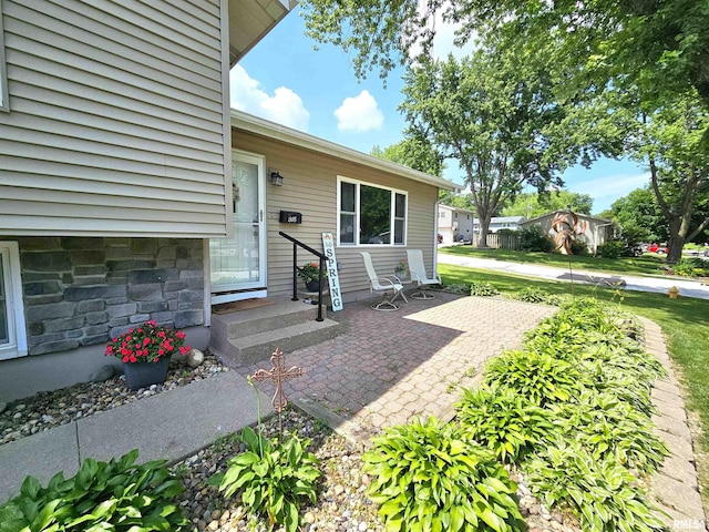 315 Colony Dr, Davenport, IA 52806 - view of patio / terrace